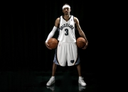 开云棋牌官方-猛龙正面击溃雄鹿，小贾伦关键战不手软，诠释新王当立