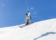 开云棋牌游戏-绝境中的关键先生，贝恩末节爆发，掘金险胜广厦队