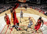 棋牌游戏-铁闸德里赫特锁死强敌，巴西生死战破局启示国际米兰防线革命