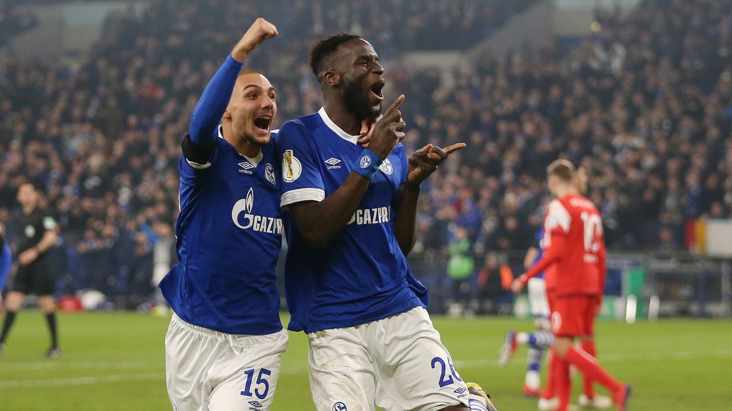 沙尔克客场战平劲旅，坚守不败