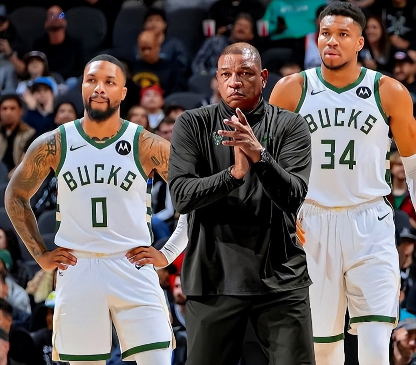 关于湖人B队逆转雄鹿B队，利拉德统治全场的信息