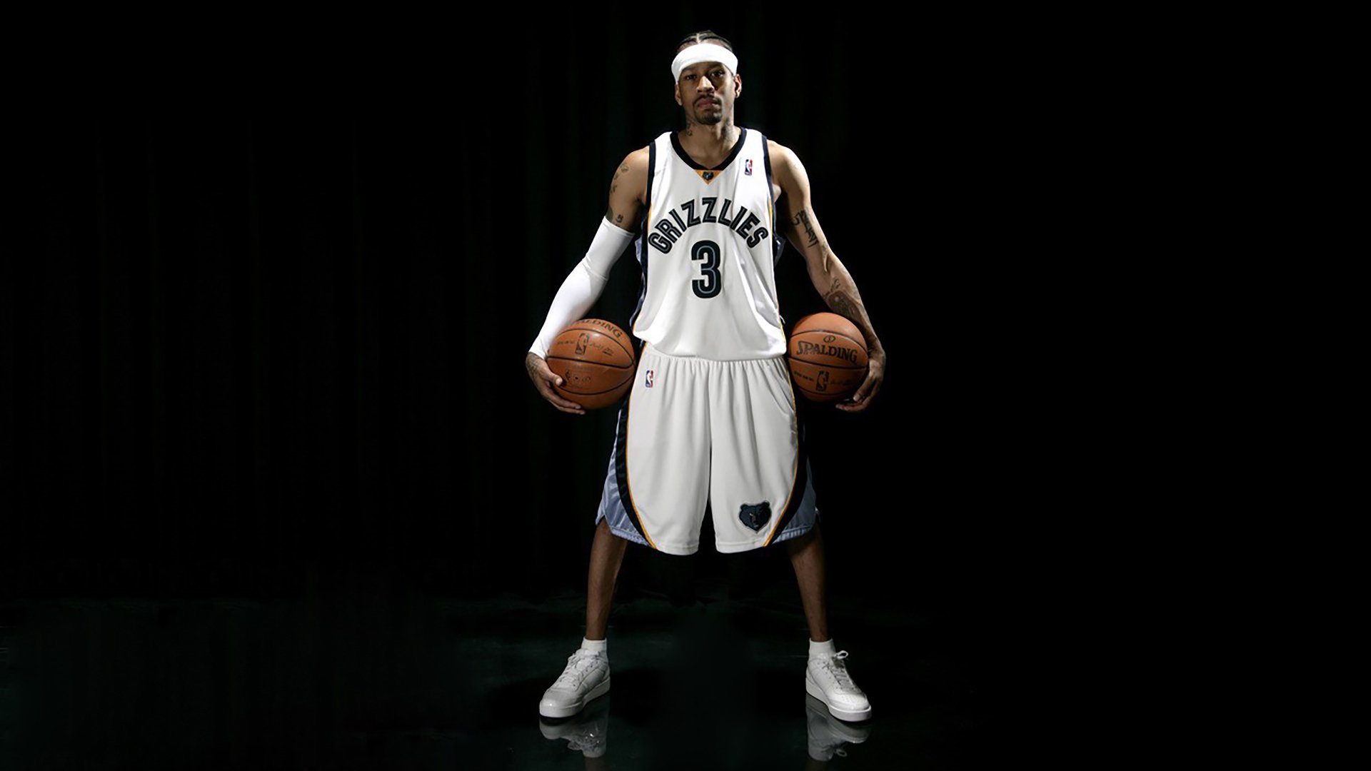 灰熊对阵新疆队，库里连续得分拉开差距，一场跨越时空的篮球想象