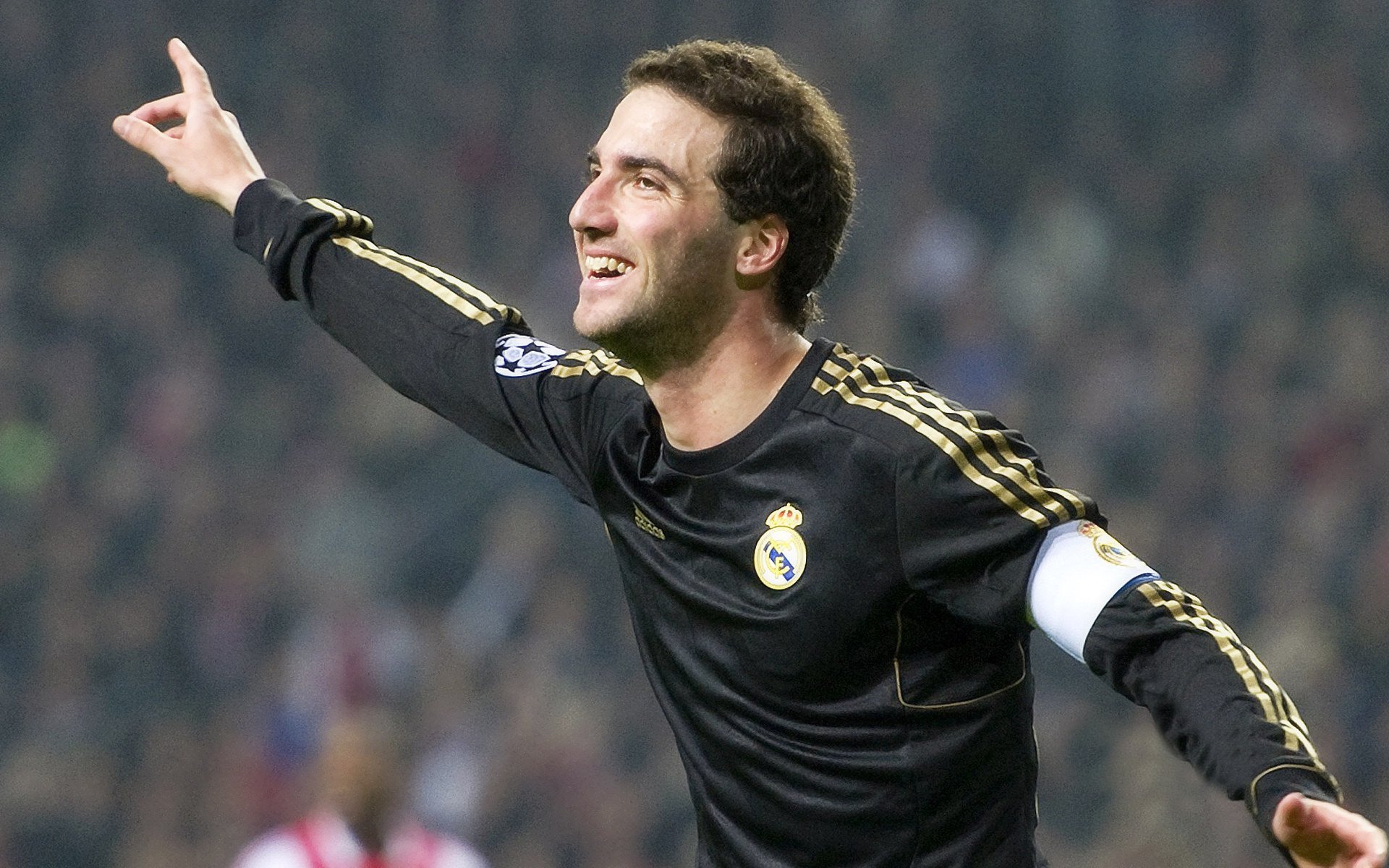 童话王国续写绿茵传奇，布鲁诺一锤定音，丹麦力克伊朗展现北欧足球韧性