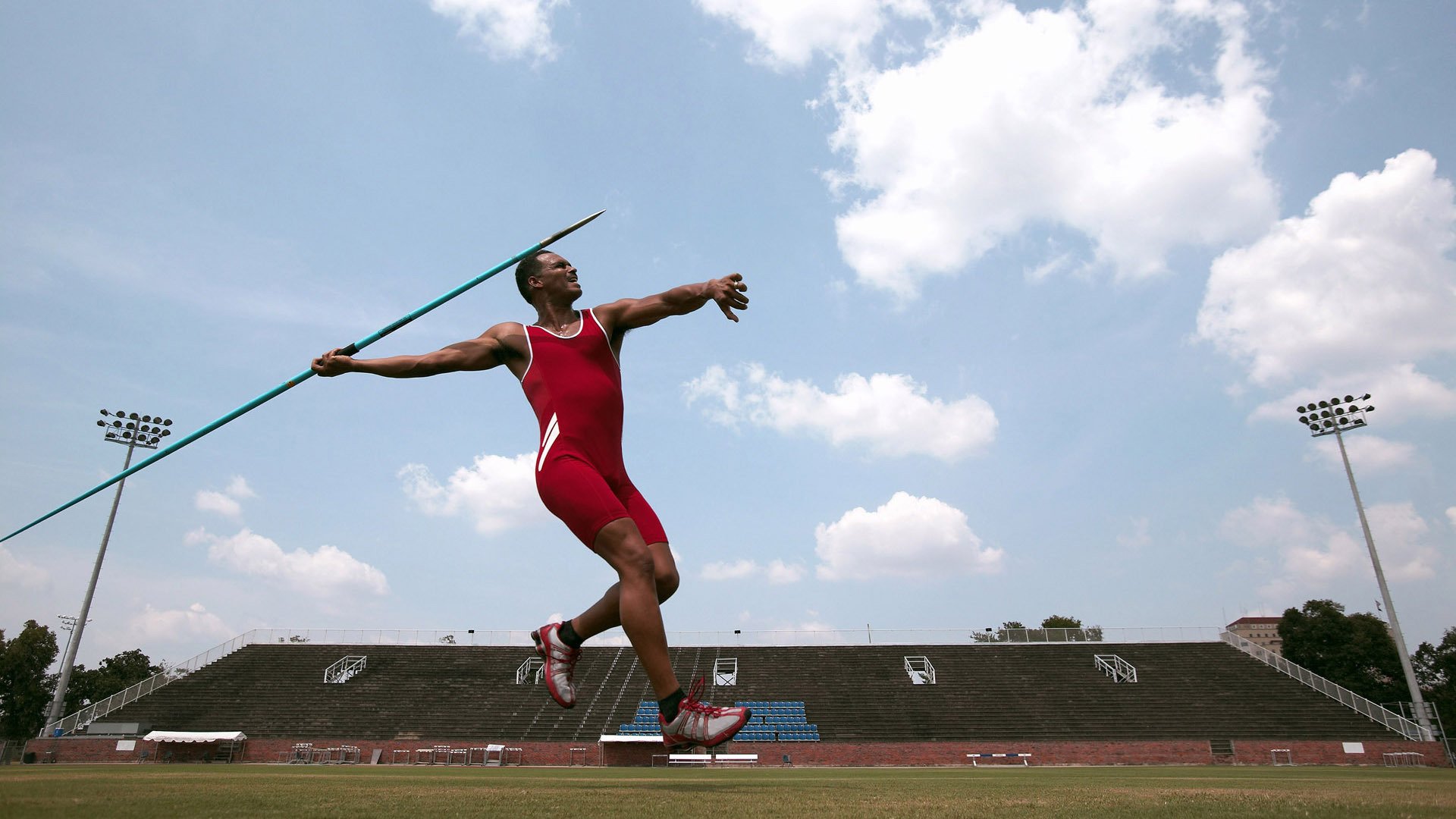 赛道上的城市心跳，罗德里戈与F1街道赛的胜利交响曲