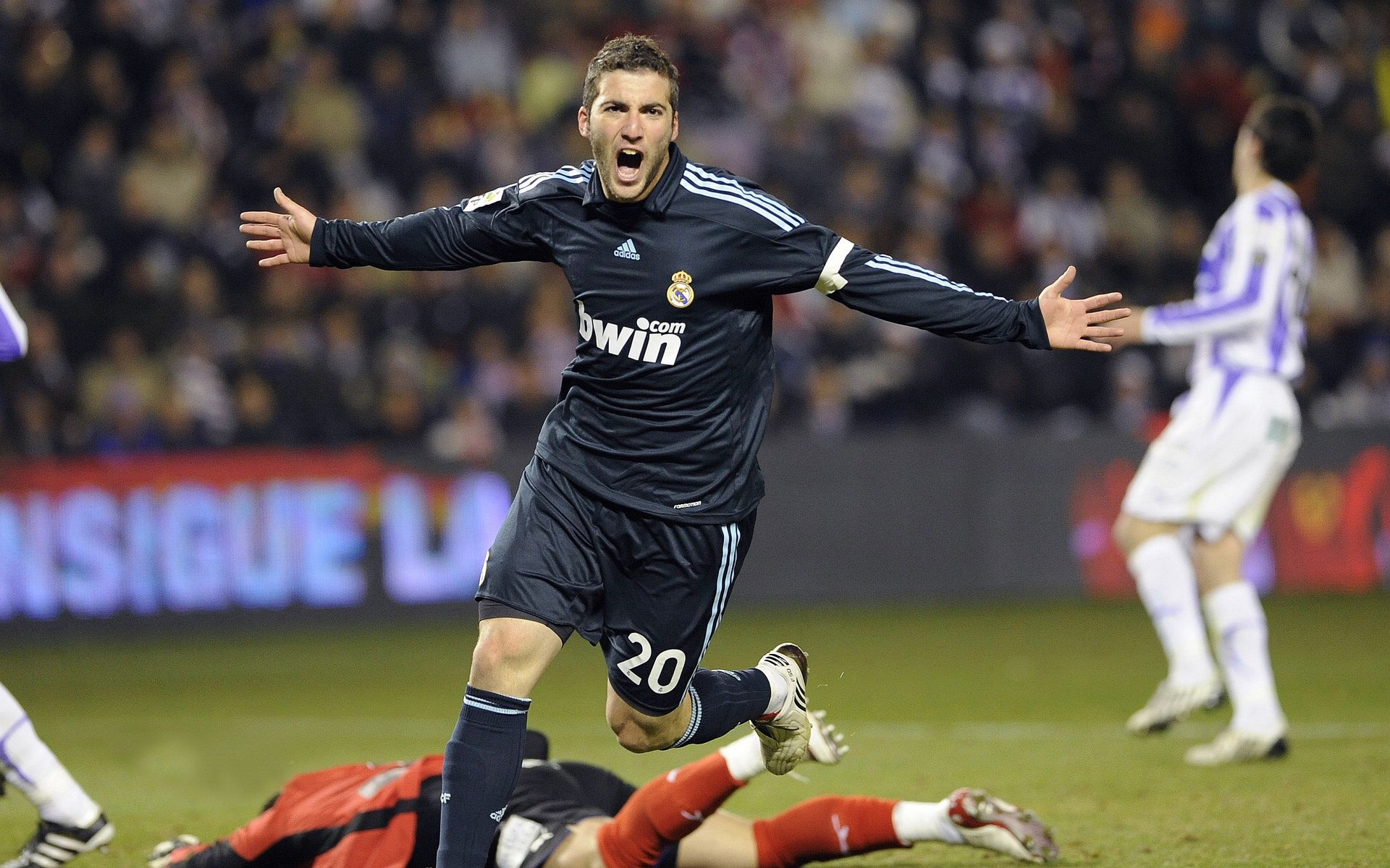 赛道上的逆转,马里强压德国,F1年度争冠焦点战全解析